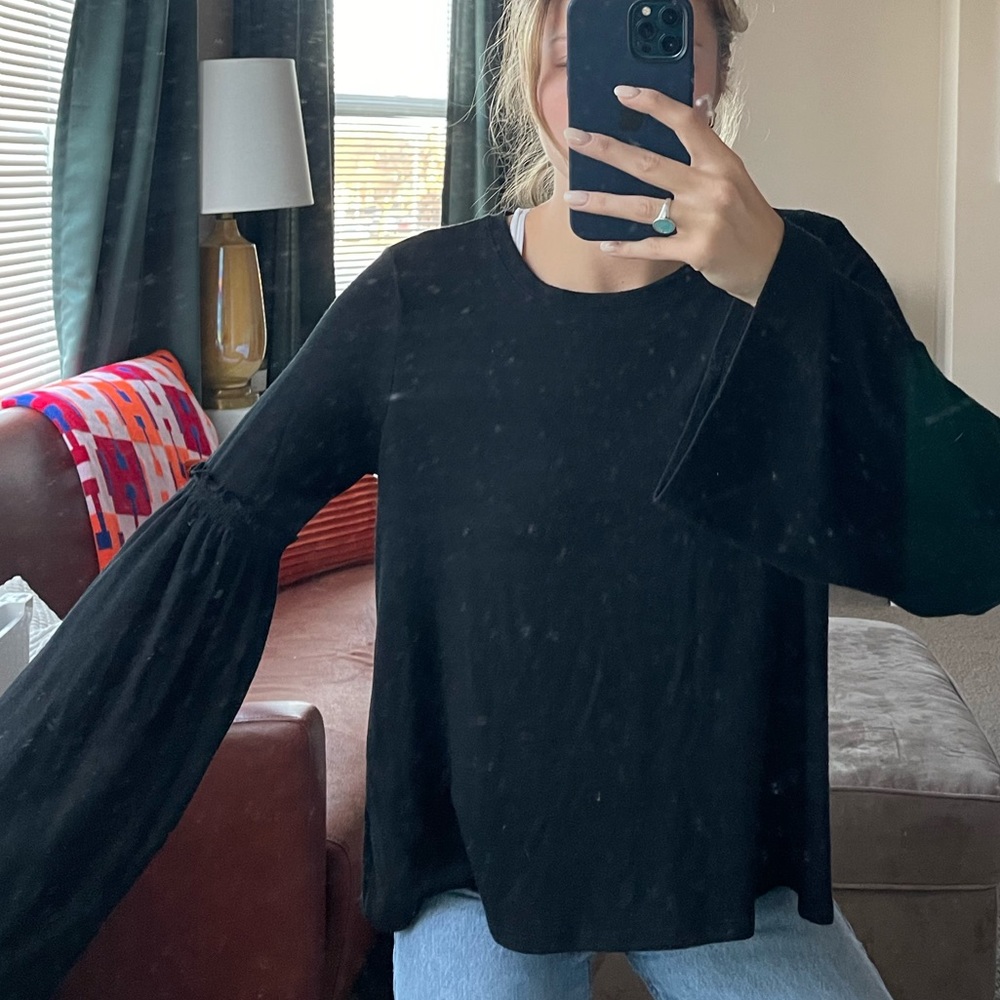 Lightweight Sweater with Wide Sleeves